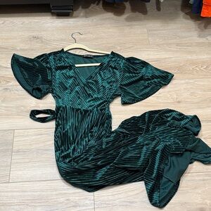 Elegant Green Velvet Dress